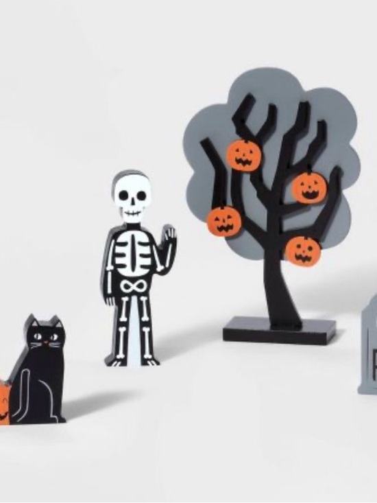Hyde & EEK! Other - Target Halloween mini mantle